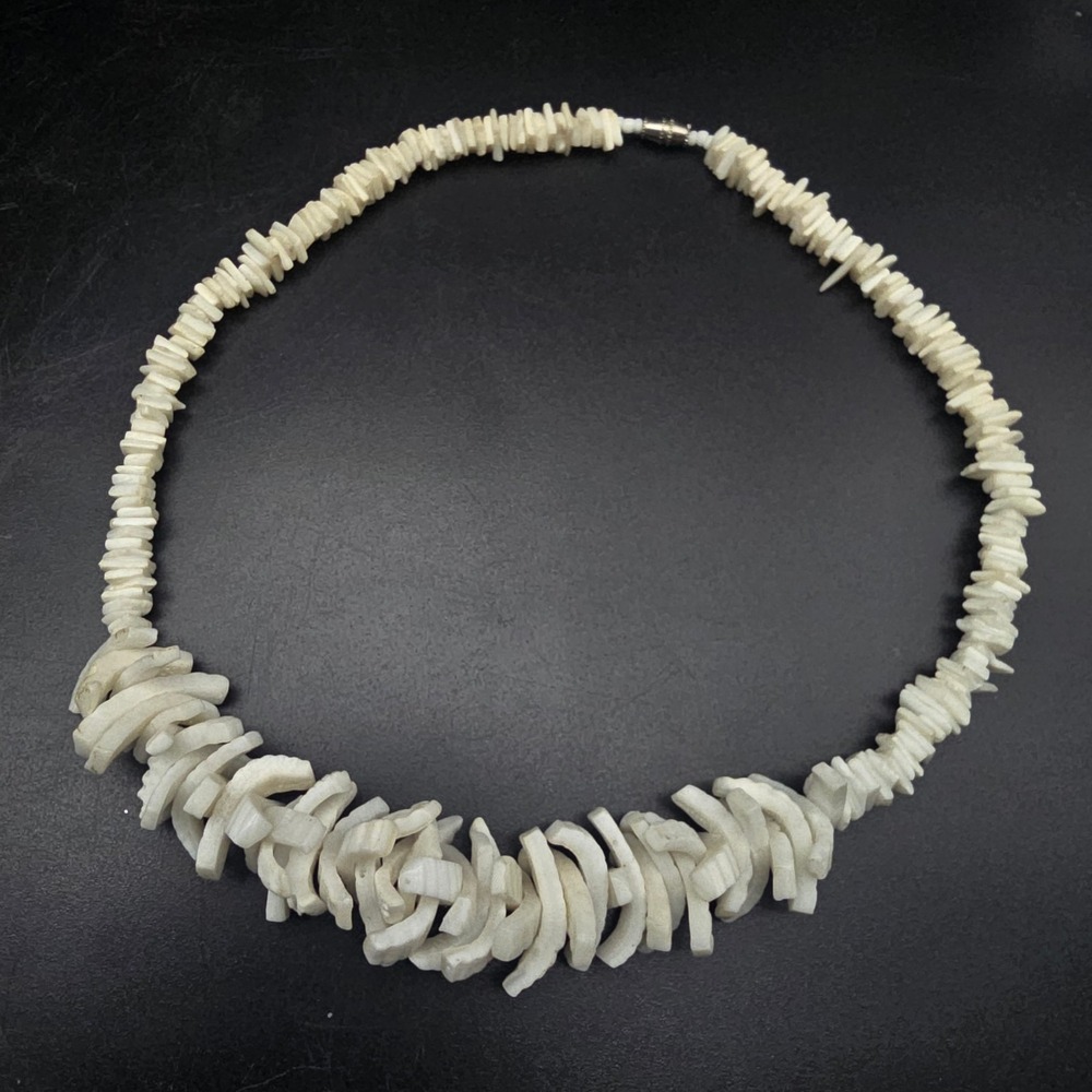 Cream Beachy Shell Necklace Surf Summer Vintage 1970s Costume Jewelry